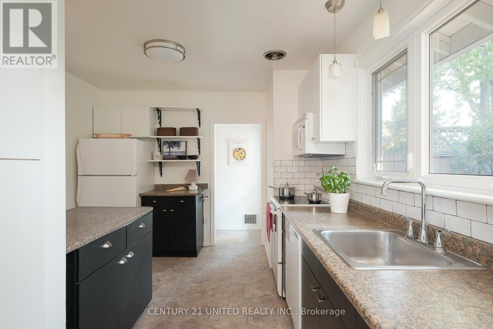 1518 Westbrook Drive, Peterborough (Monaghan Ward 2), Ontario  K9J 7V4 - Photo 10 - X12439709