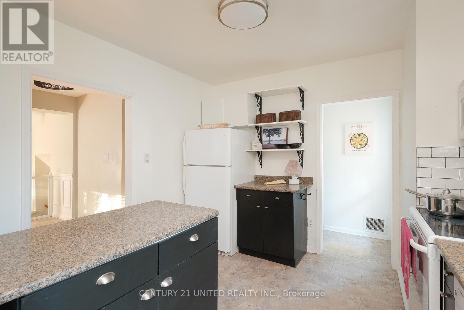 1518 Westbrook Drive, Peterborough (Monaghan Ward 2), Ontario  K9J 7V4 - Photo 11 - X12439709