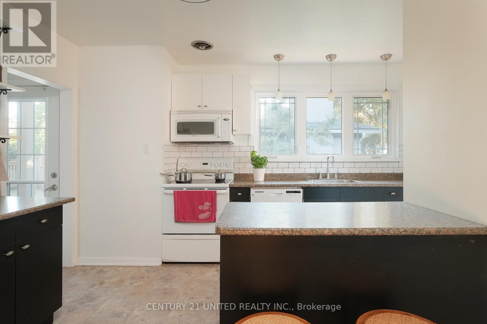 1518 Westbrook Drive, Peterborough (Monaghan Ward 2), Ontario  K9J 7V4 - Photo 13 - X12439709