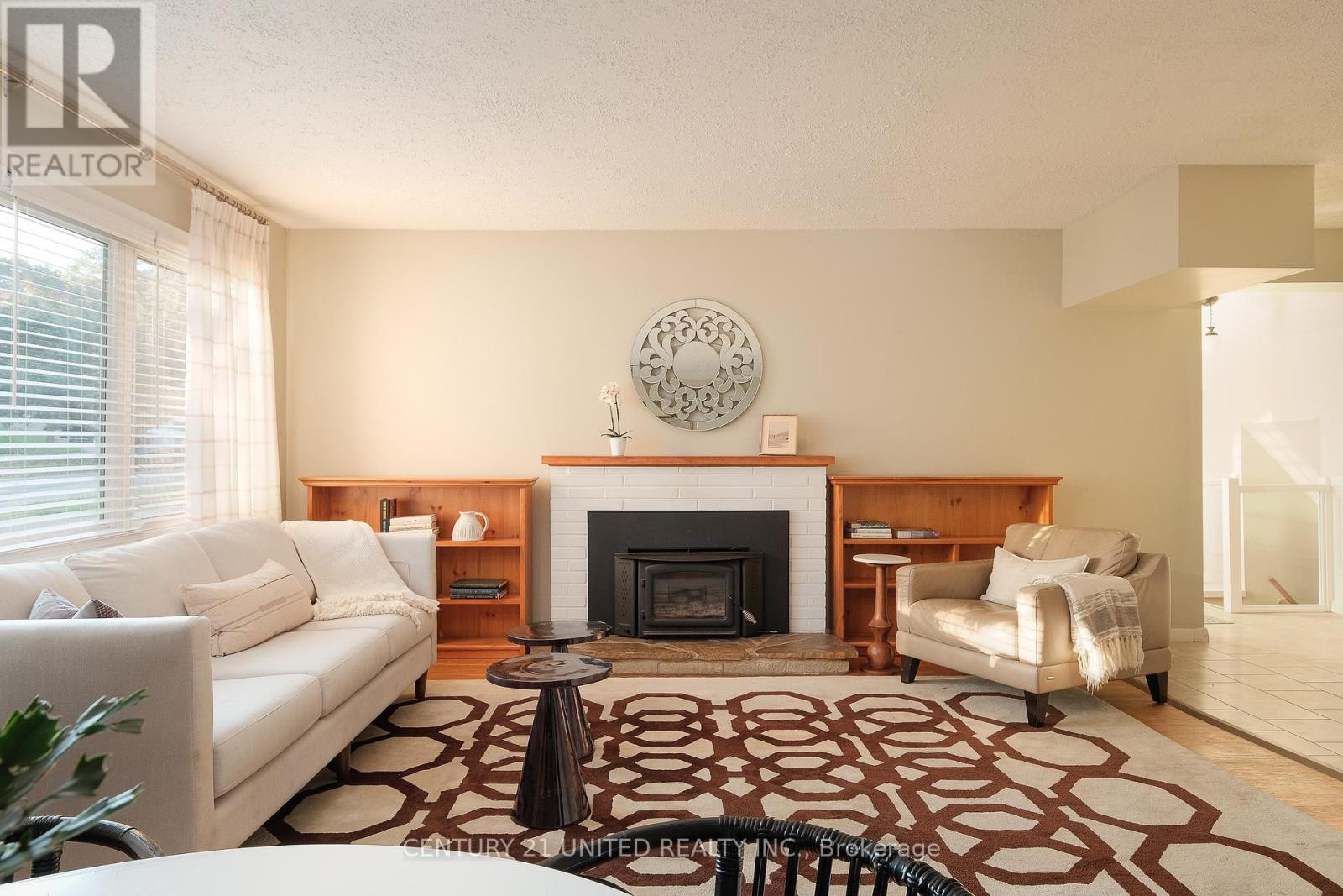 1518 Westbrook Drive, Peterborough (Monaghan Ward 2), Ontario  K9J 7V4 - Photo 5 - X12439709