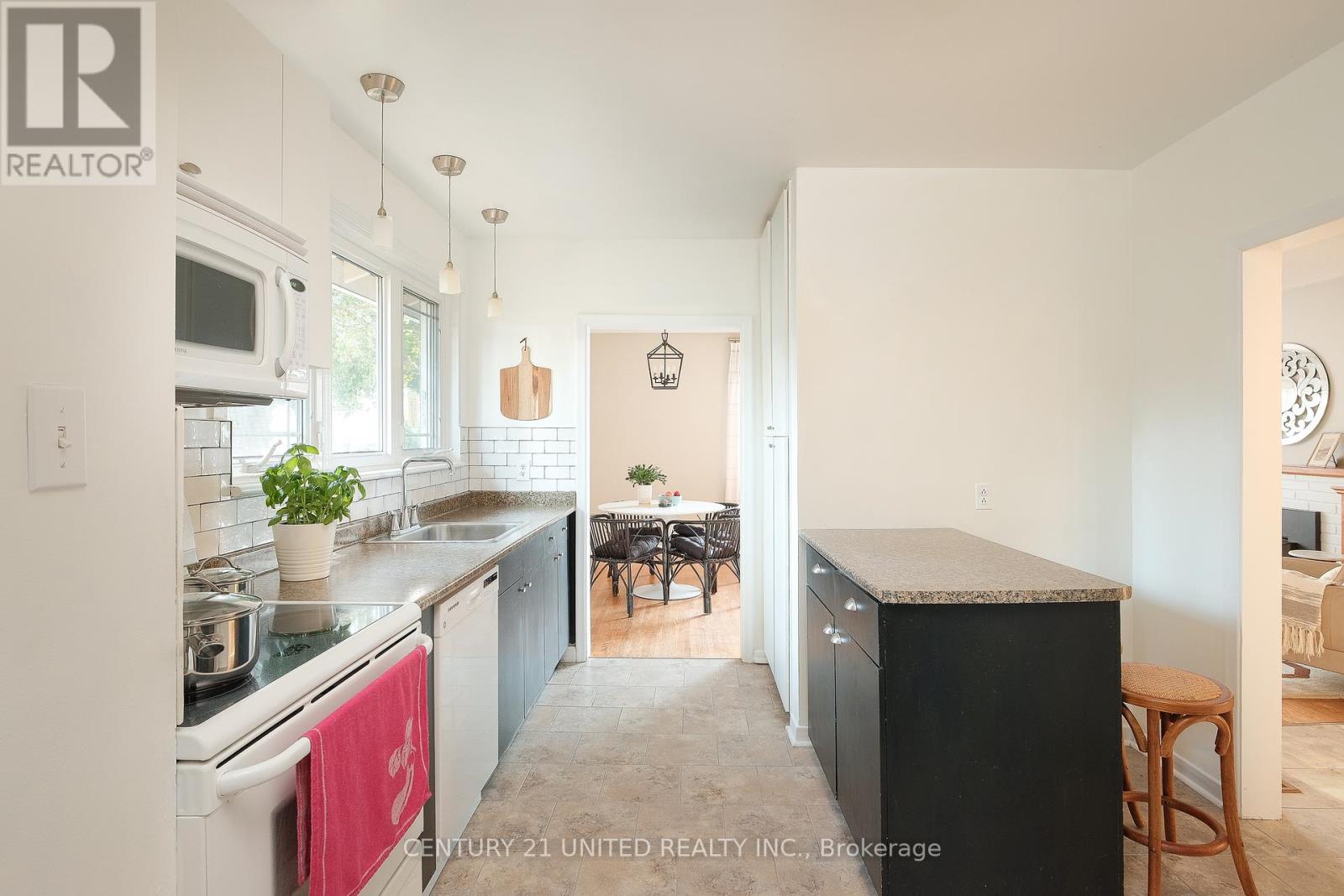 1518 Westbrook Drive, Peterborough (Monaghan Ward 2), Ontario  K9J 7V4 - Photo 9 - X12439709