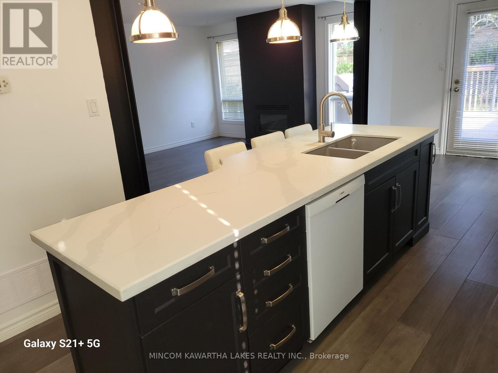 557 Westman Avenue, Peterborough (Otonabee Ward 1), Ontario  K9K 2E6 - Photo 13 - X12439840