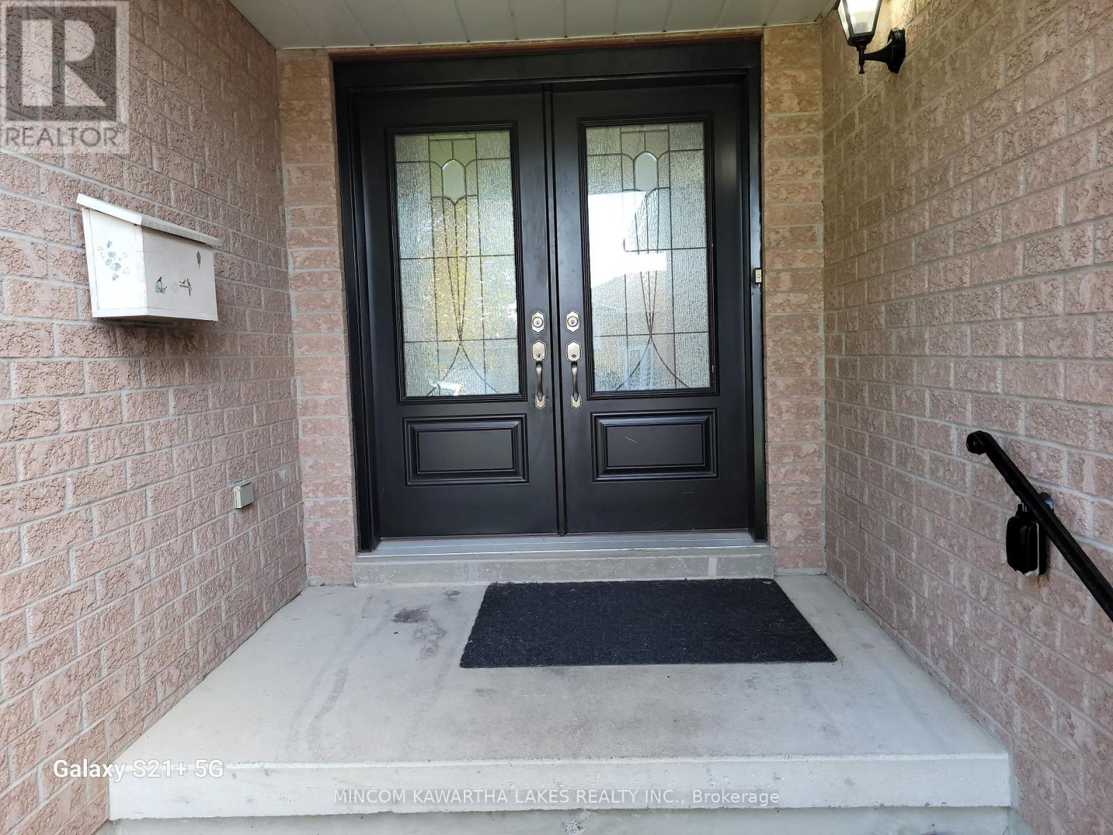 557 Westman Avenue, Peterborough (Otonabee Ward 1), Ontario  K9K 2E6 - Photo 3 - X12439840
