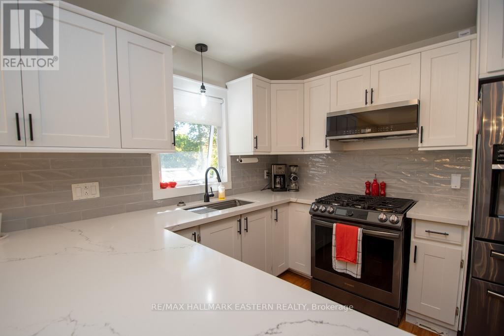 731 Peterborough Avenue, Selwyn, Ontario  K0L 1H0 - Photo 11 - X12439992