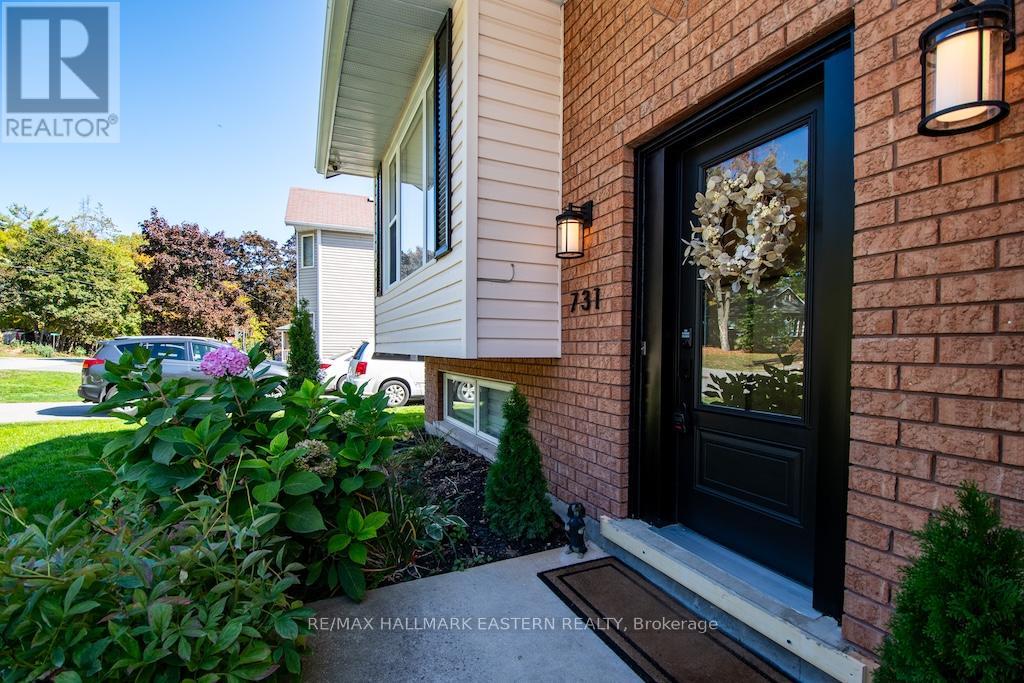 731 Peterborough Avenue, Selwyn, Ontario  K0L 1H0 - Photo 2 - X12439992