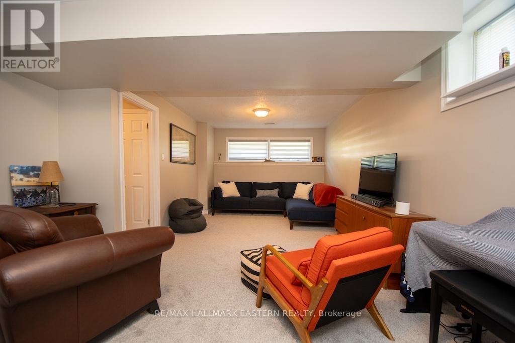 731 Peterborough Avenue, Selwyn, Ontario  K0L 1H0 - Photo 23 - X12439992