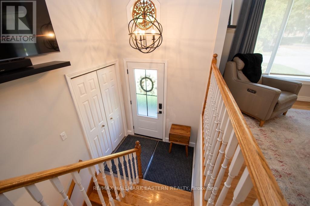 731 Peterborough Avenue, Selwyn, Ontario  K0L 1H0 - Photo 3 - X12439992