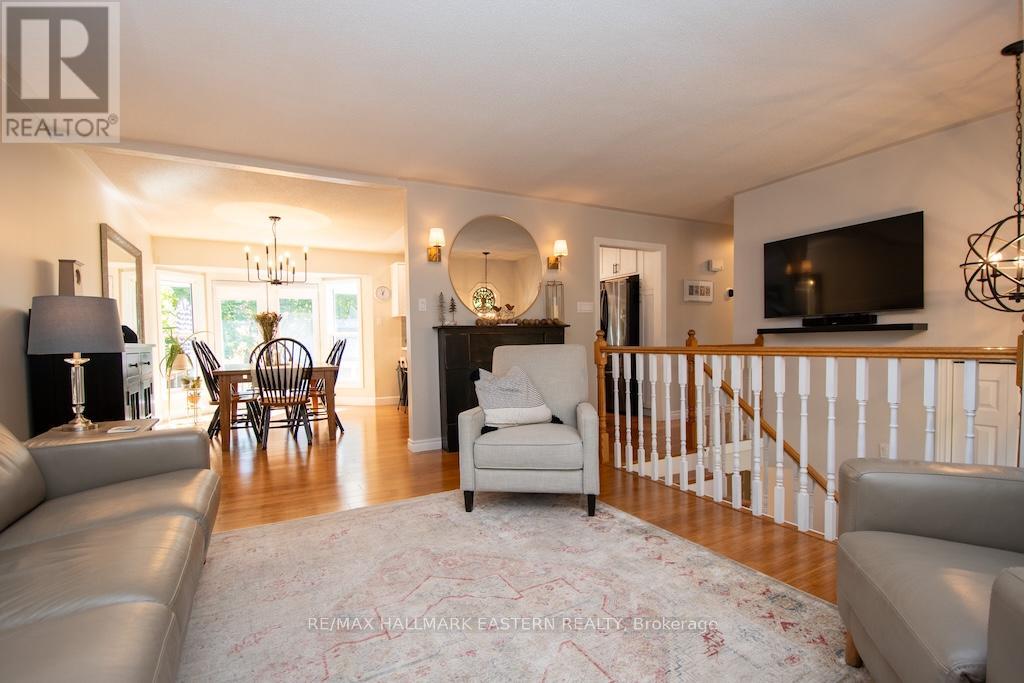 731 Peterborough Avenue, Selwyn, Ontario  K0L 1H0 - Photo 4 - X12439992