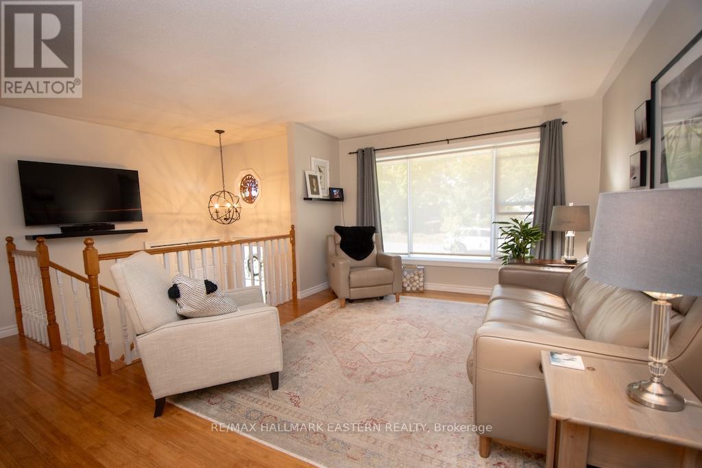 731 Peterborough Avenue, Selwyn, Ontario  K0L 1H0 - Photo 5 - X12439992