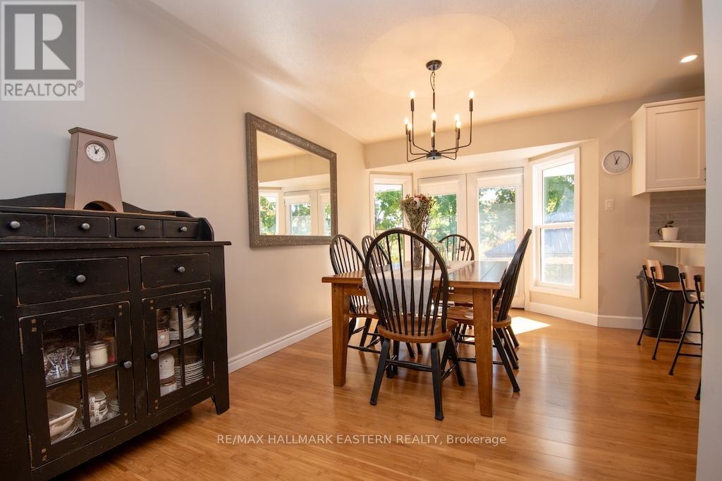 731 Peterborough Avenue, Selwyn, Ontario  K0L 1H0 - Photo 7 - X12439992