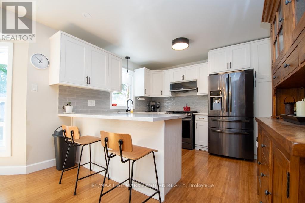 731 Peterborough Avenue, Selwyn, Ontario  K0L 1H0 - Photo 8 - X12439992