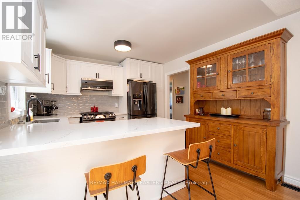 731 Peterborough Avenue, Selwyn, Ontario  K0L 1H0 - Photo 9 - X12439992