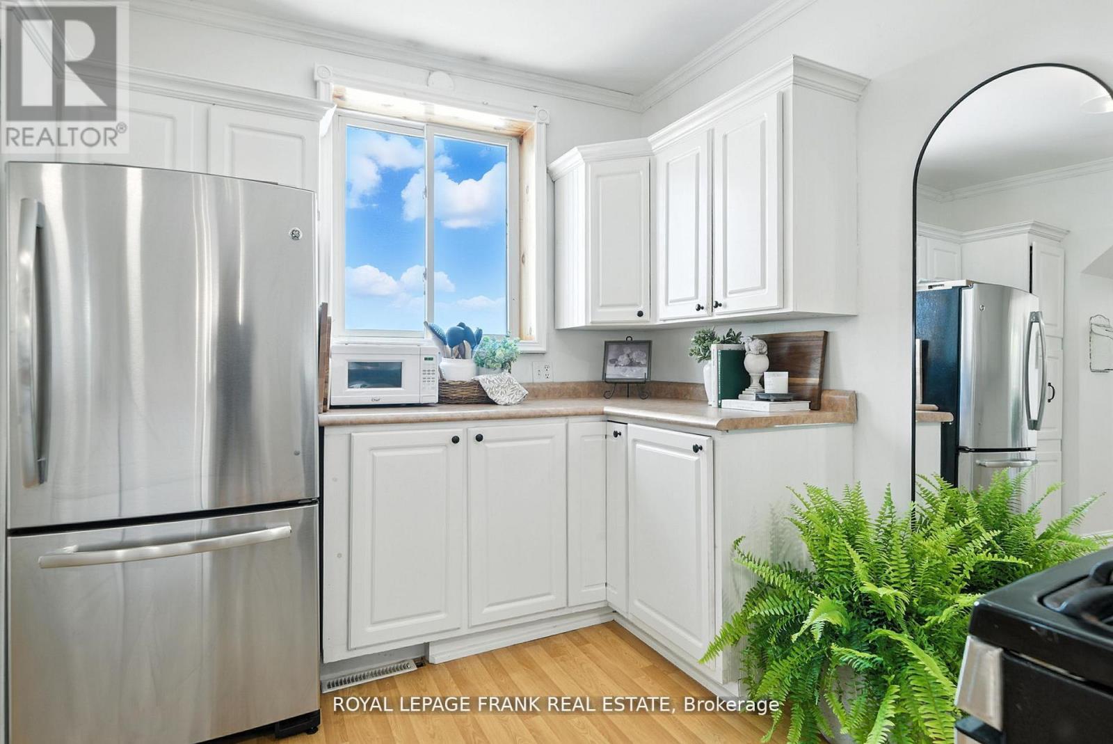 41 Sussex Street N, Kawartha Lakes (Lindsay), Ontario  K9V 4H6 - Photo 10 - X12440175