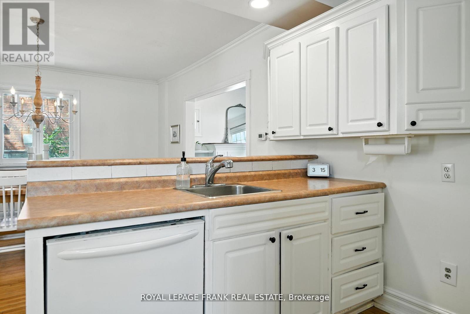 41 Sussex Street N, Kawartha Lakes (Lindsay), Ontario  K9V 4H6 - Photo 11 - X12440175