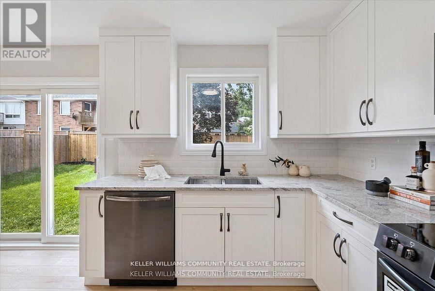 151 Parcells Crescent, Peterborough West (South), Ontario  K9K 2R2 - Photo 12 - X12440424