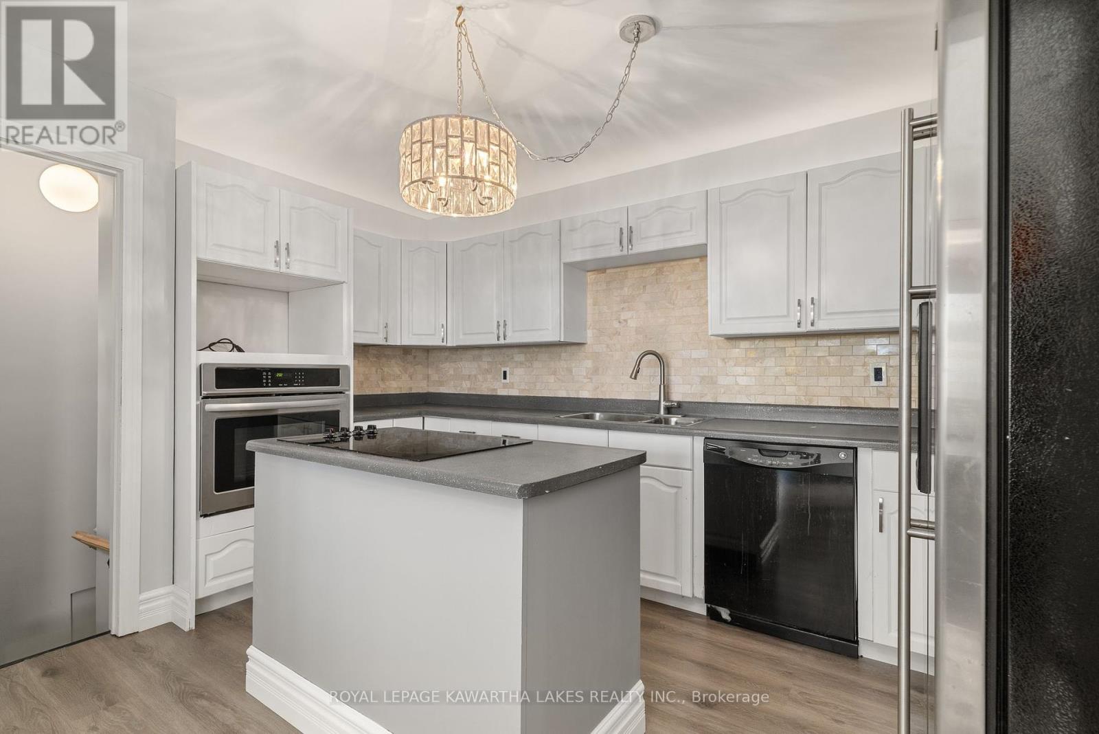 9 Buckhorn Road, Kawartha Lakes (Fenelon), Ontario  K9V 4R6 - Photo 11 - X12440535