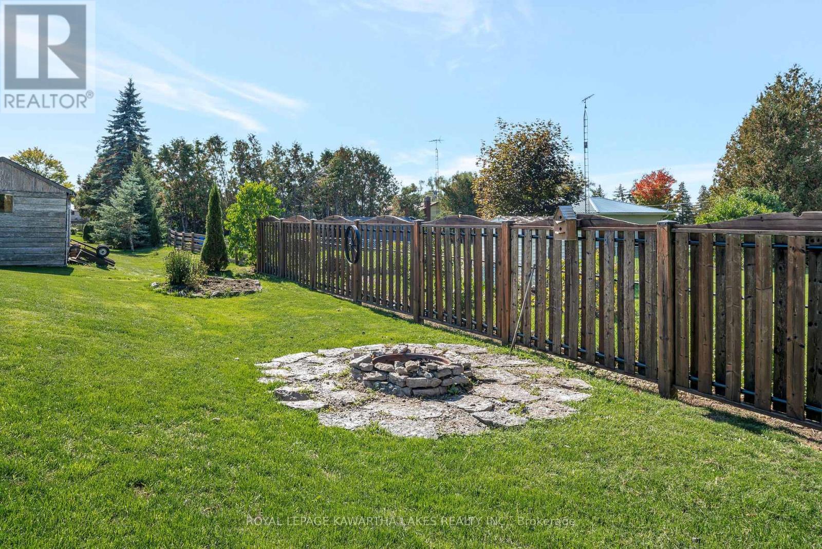 9 Buckhorn Road, Kawartha Lakes (Fenelon), Ontario  K9V 4R6 - Photo 37 - X12440535