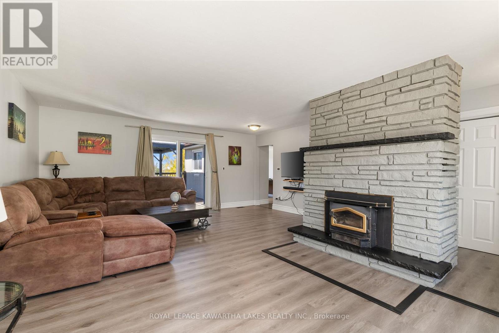 9 Buckhorn Road, Kawartha Lakes (Fenelon), Ontario  K9V 4R6 - Photo 5 - X12440535