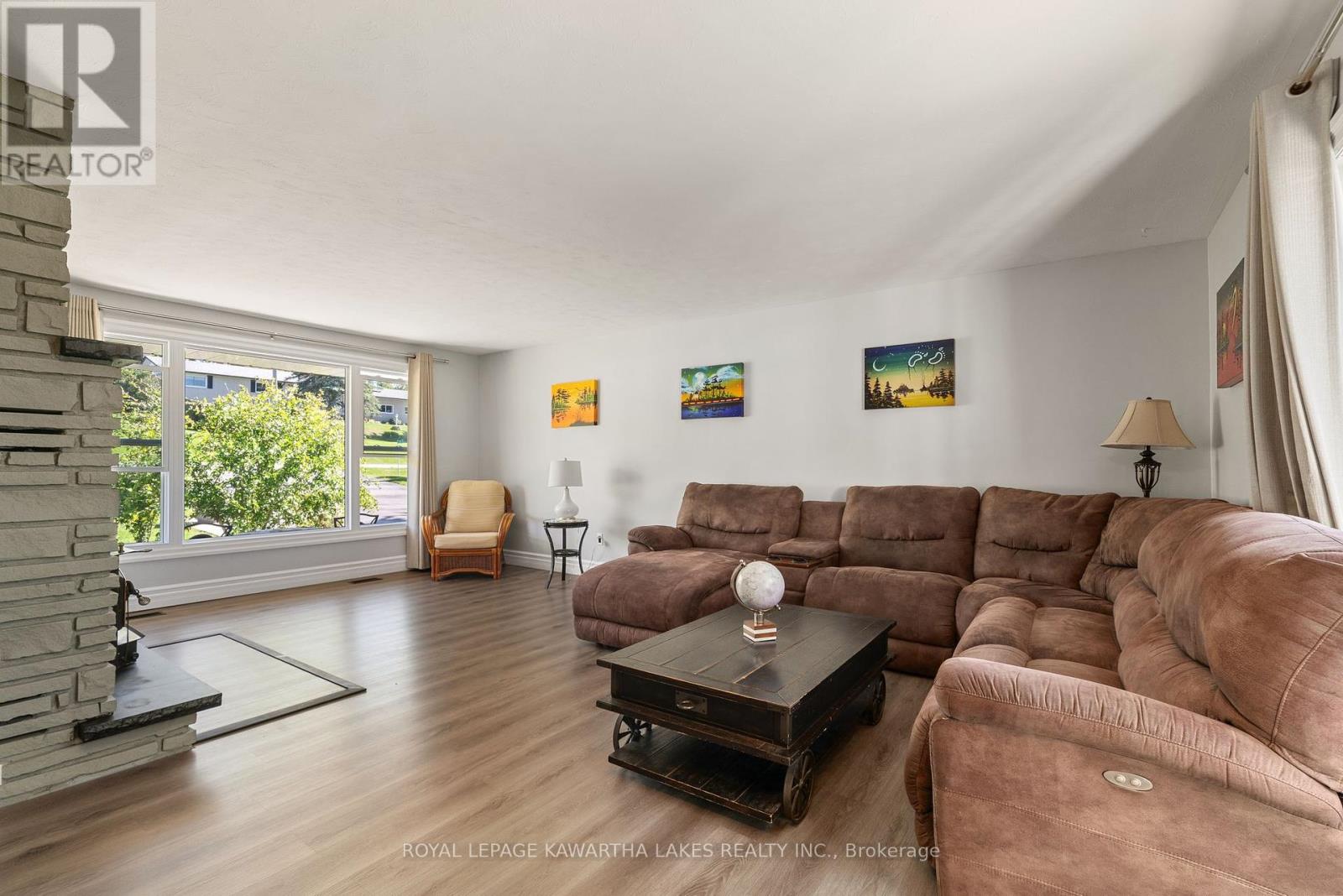 9 Buckhorn Road, Kawartha Lakes (Fenelon), Ontario  K9V 4R6 - Photo 6 - X12440535