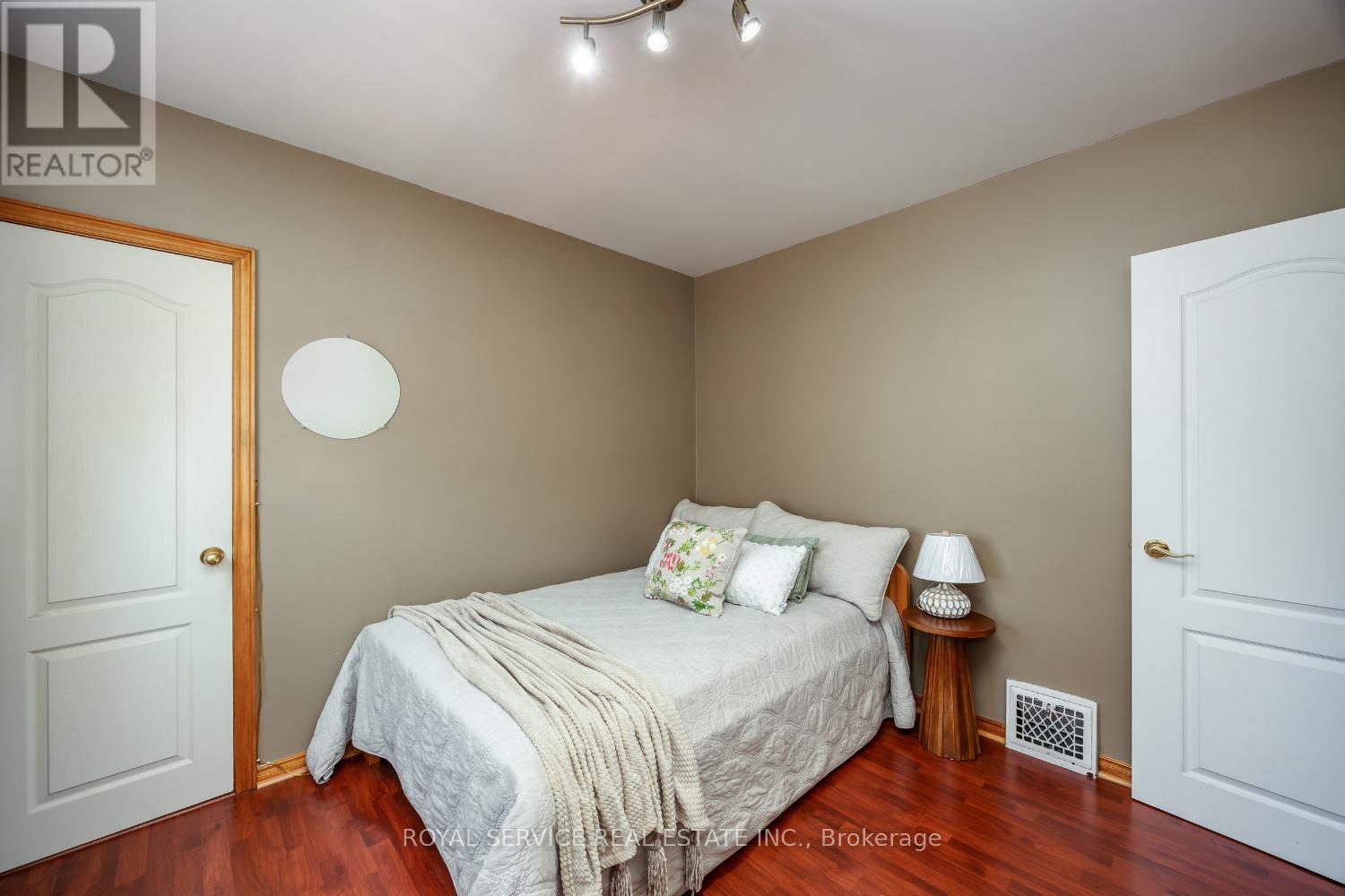 388 Dublin Street, Peterborough (Town Ward 3), Ontario  K9H 3C9 - Photo 21 - X12440913