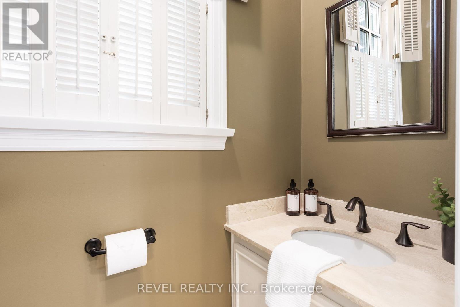 13 Sylvan Crescent, Kawartha Lakes (Lindsay), Ontario  K9V 2W4 - Photo 18 - X12440955