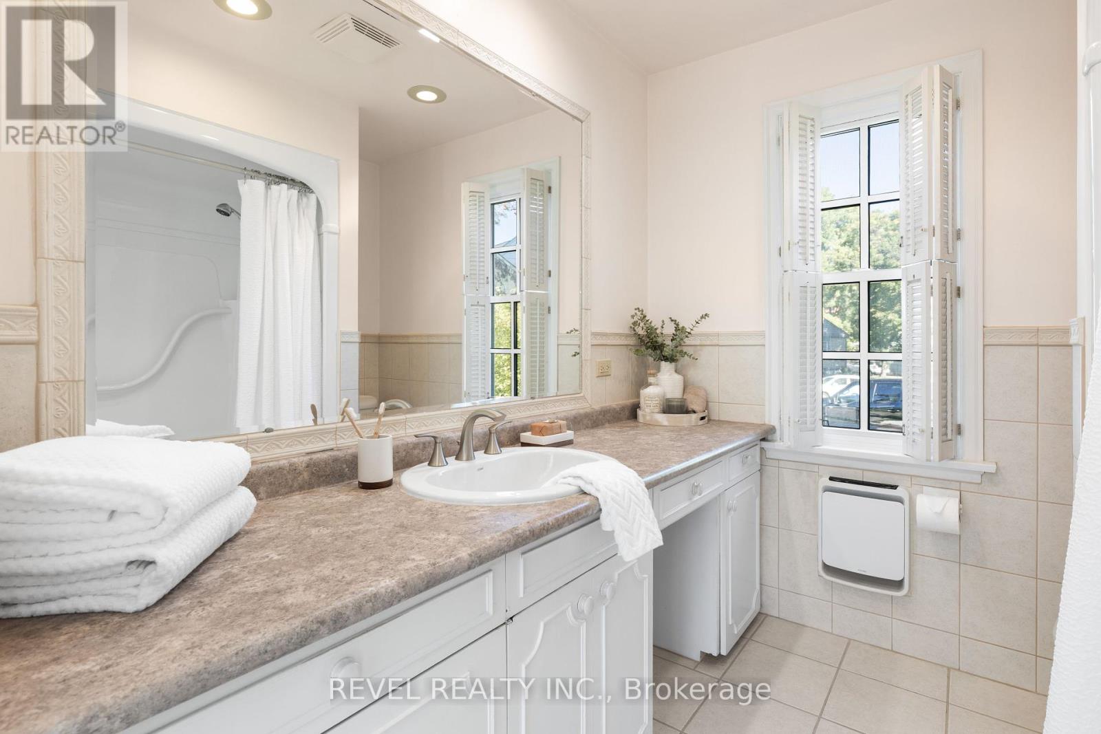 13 Sylvan Crescent, Kawartha Lakes (Lindsay), Ontario  K9V 2W4 - Photo 25 - X12440955