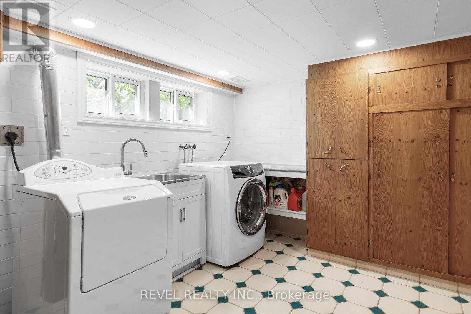 13 Sylvan Crescent, Kawartha Lakes (Lindsay), Ontario  K9V 2W4 - Photo 35 - X12440955