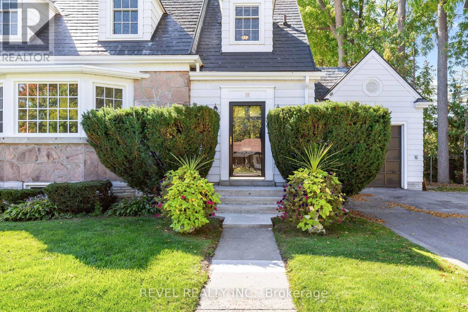 13 Sylvan Crescent, Kawartha Lakes (Lindsay), Ontario  K9V 2W4 - Photo 5 - X12440955