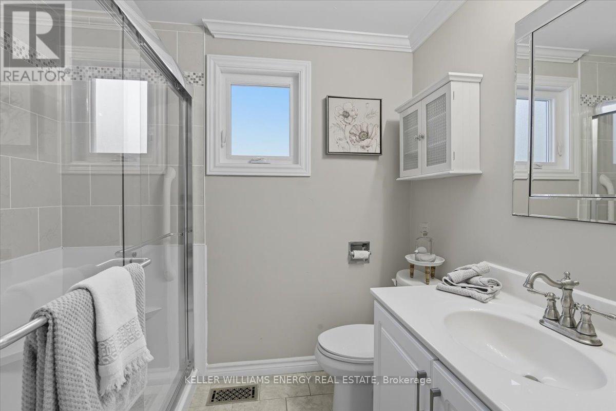 79 Fairway Drive, Clarington (Newcastle), Ontario  L1B 1B1 - Photo 18 - E12441035