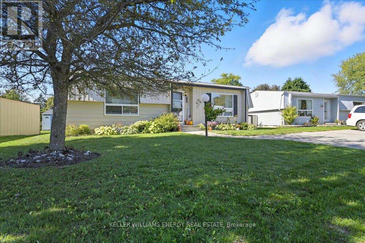 79 Fairway Drive, Clarington (Newcastle), Ontario  L1B 1B1 - Photo 3 - E12441035