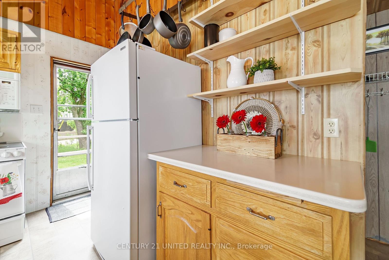 37 Lakeshore Road, Hiawatha First Nation, Ontario  K0L 2G0 - Photo 13 - X12441222