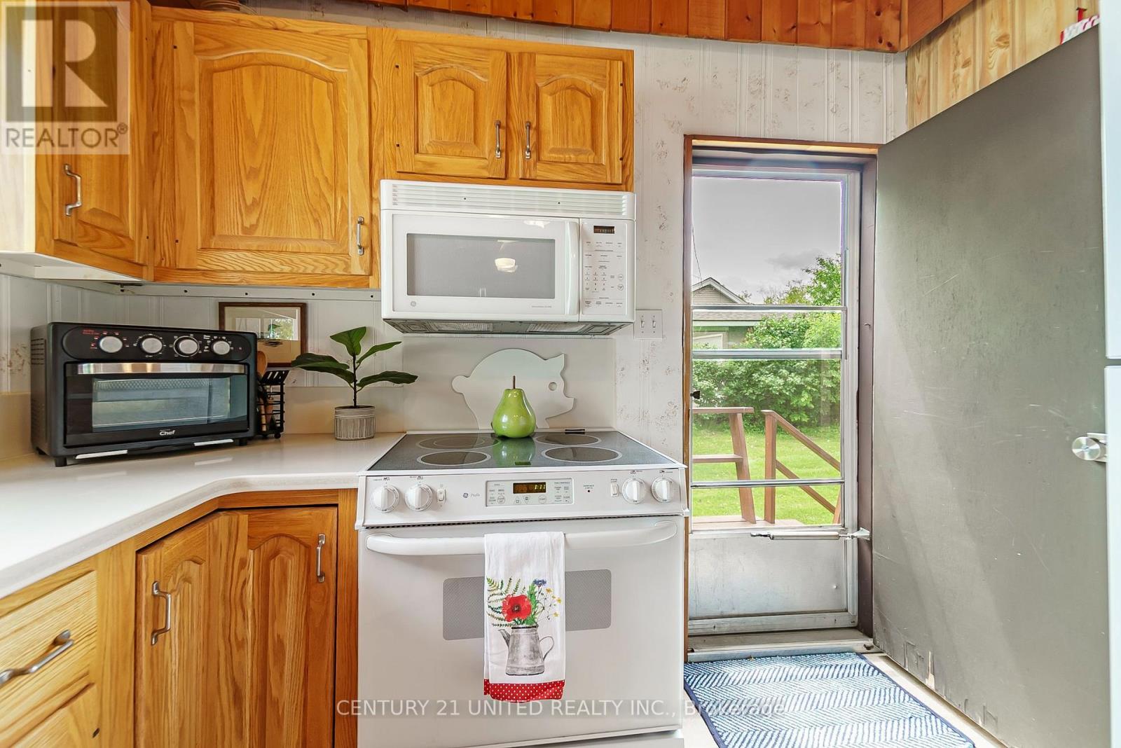 37 Lakeshore Road, Hiawatha First Nation, Ontario  K0L 2G0 - Photo 15 - X12441222