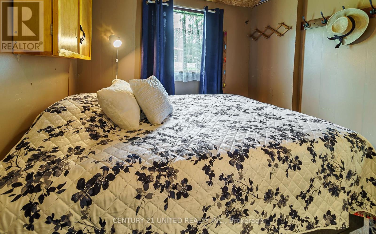 37 Lakeshore Road, Hiawatha First Nation, Ontario  K0L 2G0 - Photo 24 - X12441222