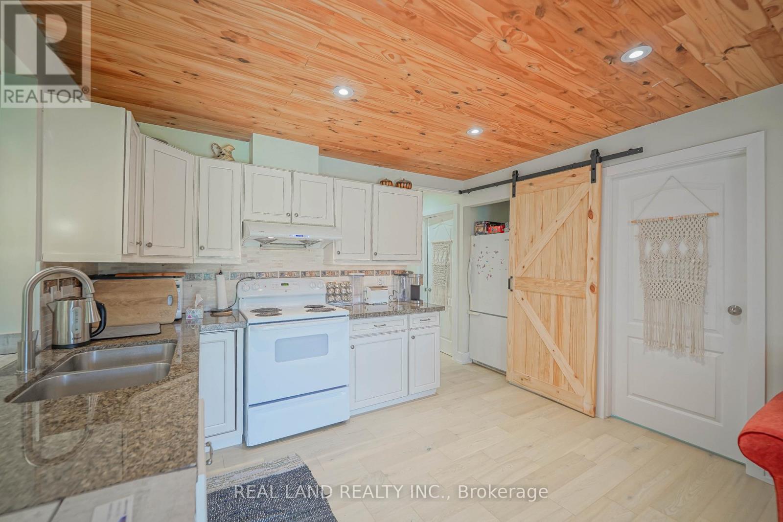 21 Marilyn Crescent, Kawartha Lakes (Emily), Ontario  K0L 1T0 - Photo 24 - X12441318