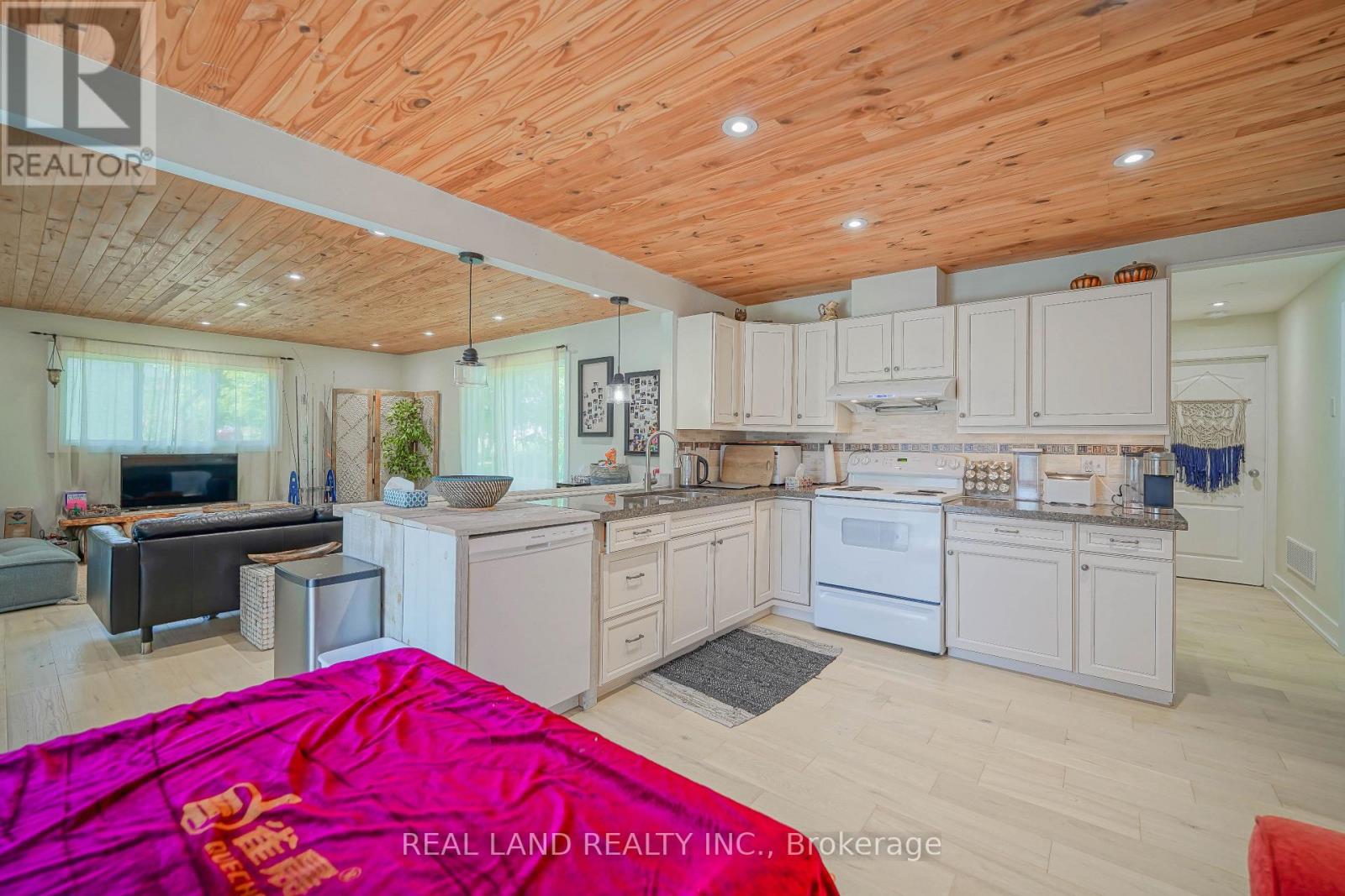 21 Marilyn Crescent, Kawartha Lakes (Emily), Ontario  K0L 1T0 - Photo 25 - X12441318