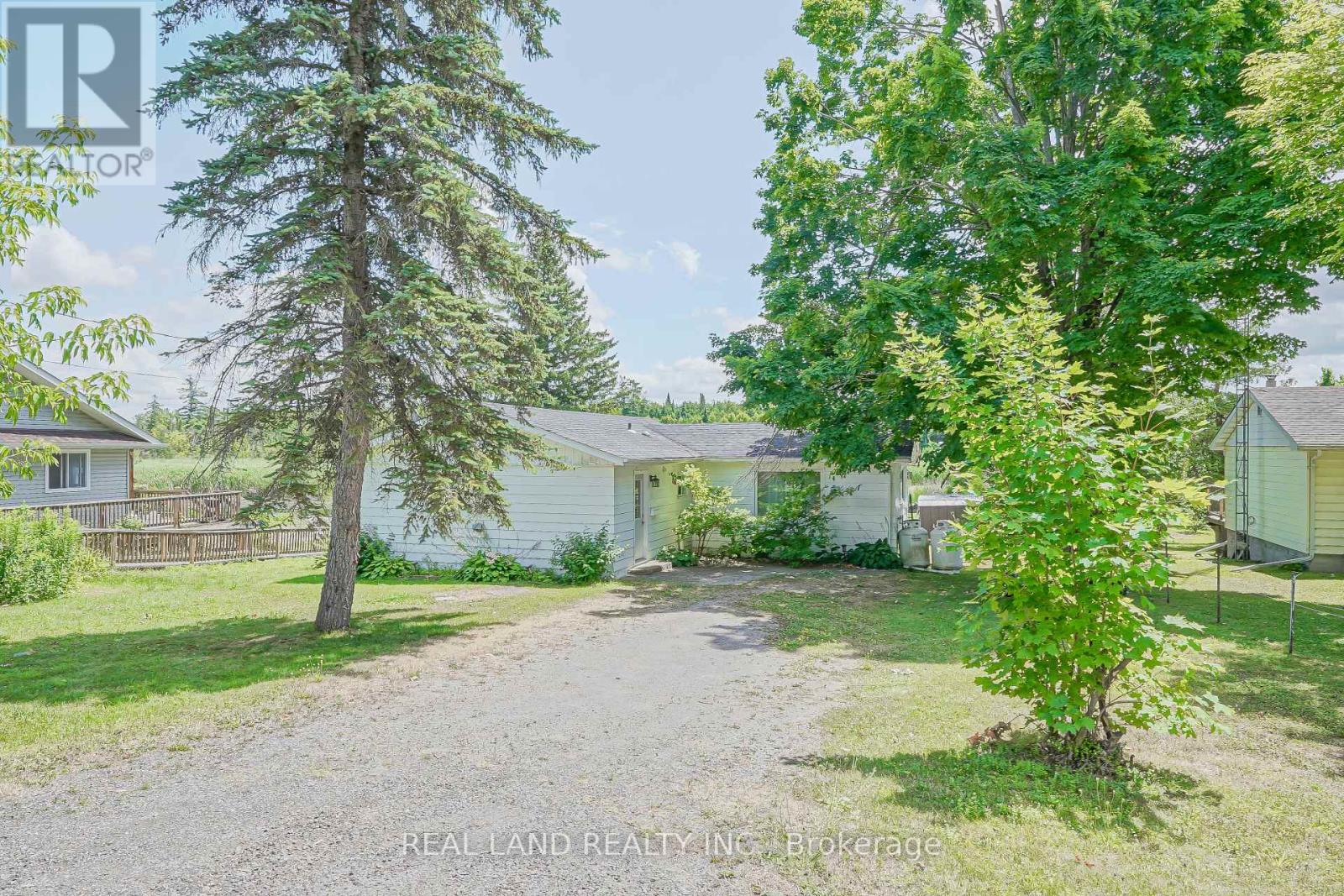 21 Marilyn Crescent, Kawartha Lakes (Emily), Ontario  K0L 1T0 - Photo 4 - X12441318