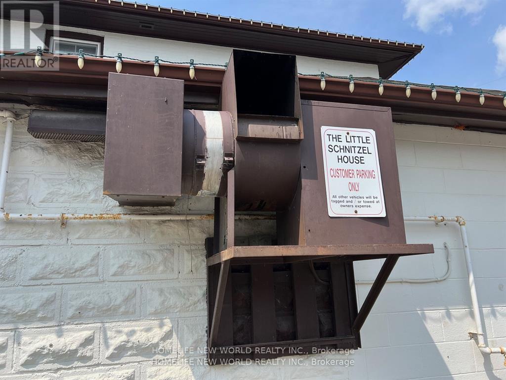 65 Albert Street S, Kawartha Lakes (Lindsay), Ontario  K9V 3H2 - Photo 11 - X12442052