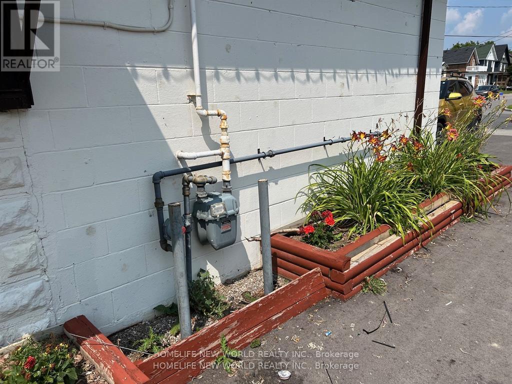 65 Albert Street S, Kawartha Lakes (Lindsay), Ontario  K9V 3H2 - Photo 12 - X12442052