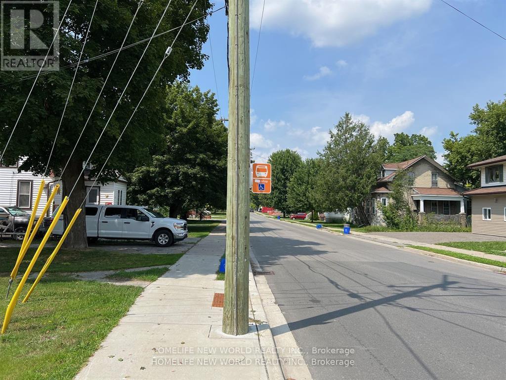 65 Albert Street S, Kawartha Lakes (Lindsay), Ontario  K9V 3H2 - Photo 13 - X12442052