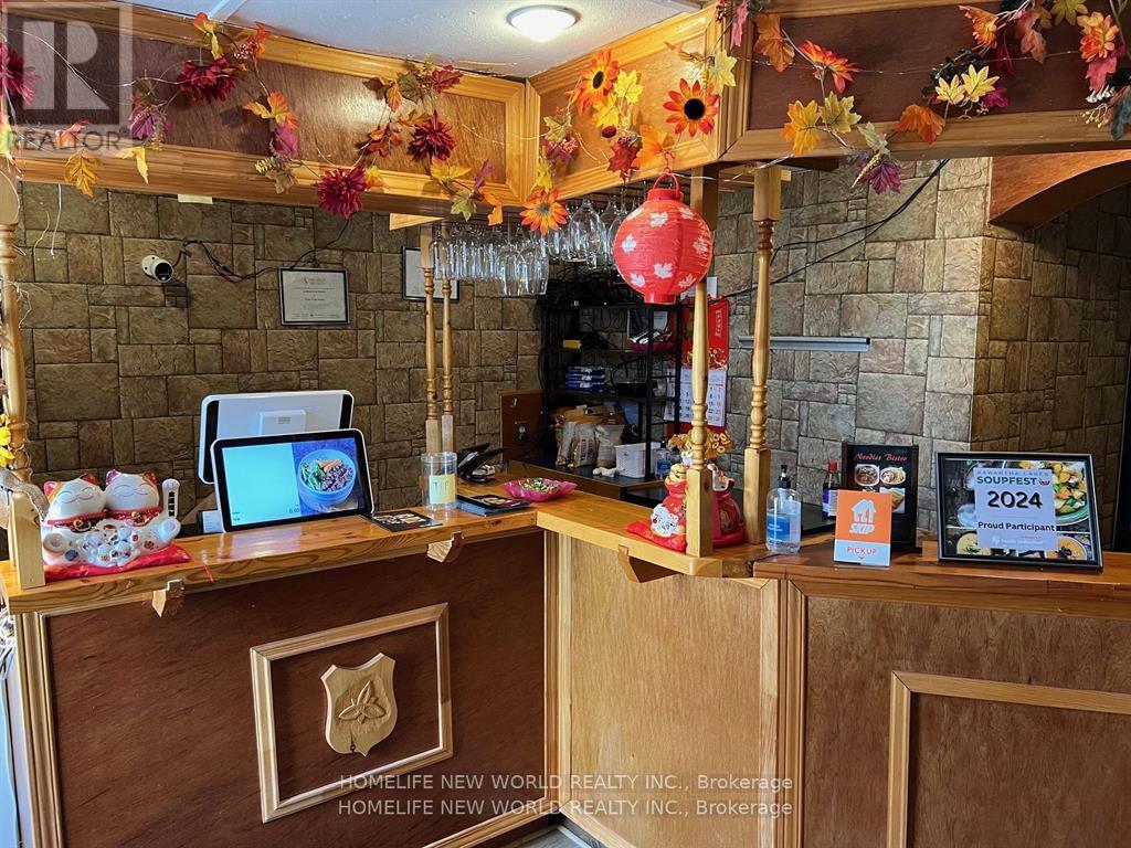 65 Albert Street S, Kawartha Lakes (Lindsay), Ontario  K9V 3H2 - Photo 17 - X12442052