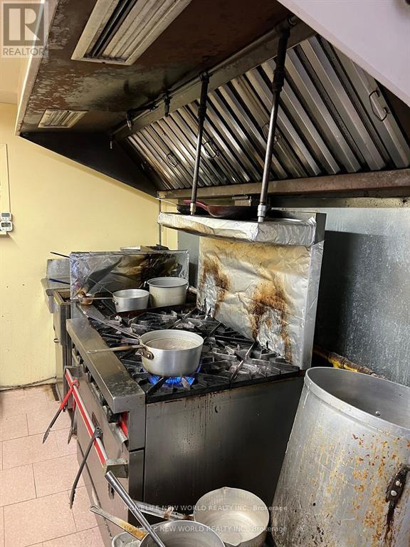 65 Albert Street S, Kawartha Lakes (Lindsay), Ontario  K9V 3H2 - Photo 19 - X12442052