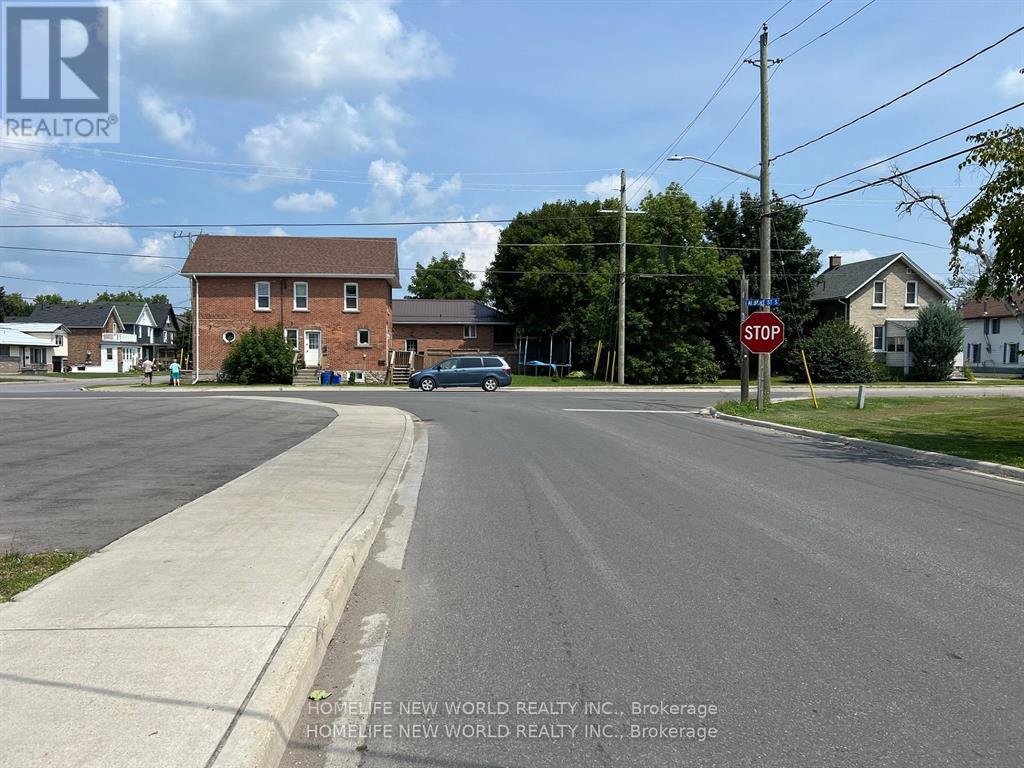 65 Albert Street S, Kawartha Lakes (Lindsay), Ontario  K9V 3H2 - Photo 5 - X12442052