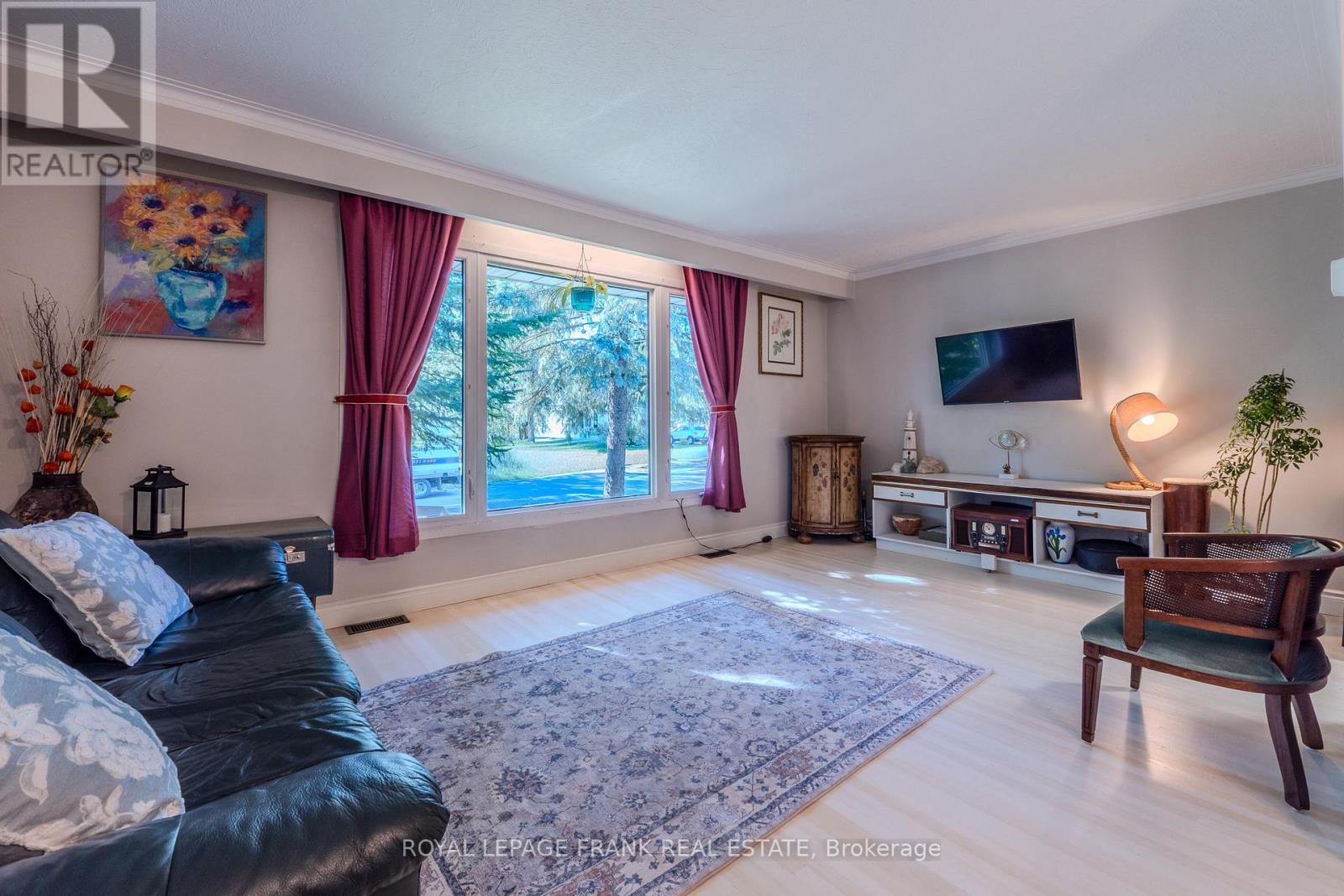 32 Melbourne Street E, Kawartha Lakes (Lindsay), Ontario  K9V 1X7 - Photo 10 - X12442244