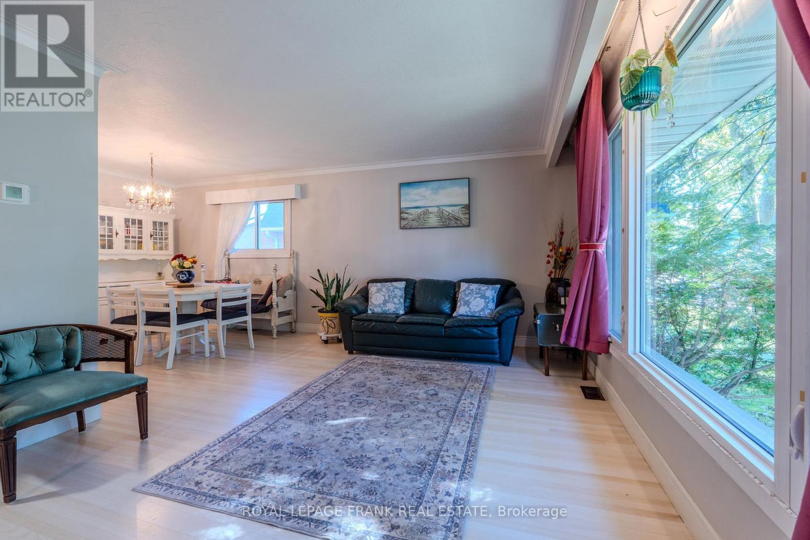 32 Melbourne Street E, Kawartha Lakes (Lindsay), Ontario  K9V 1X7 - Photo 11 - X12442244