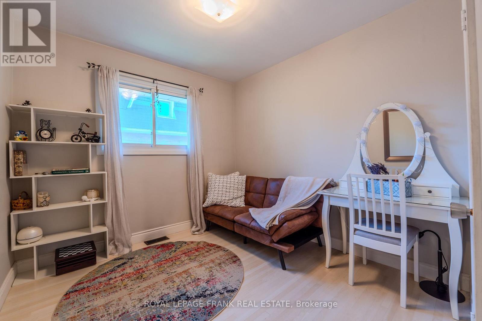 32 Melbourne Street E, Kawartha Lakes (Lindsay), Ontario  K9V 1X7 - Photo 19 - X12442244
