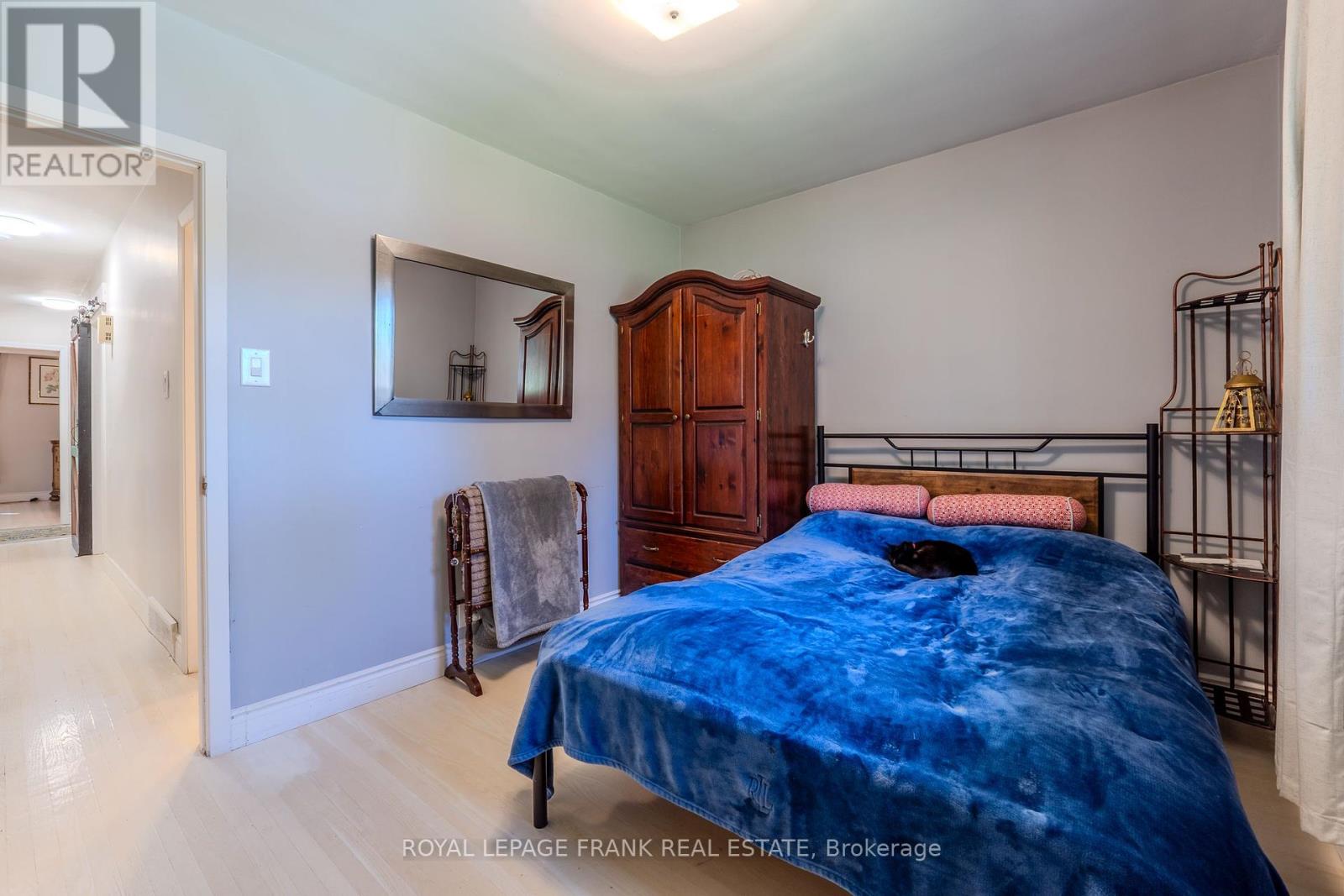 32 Melbourne Street E, Kawartha Lakes (Lindsay), Ontario  K9V 1X7 - Photo 21 - X12442244