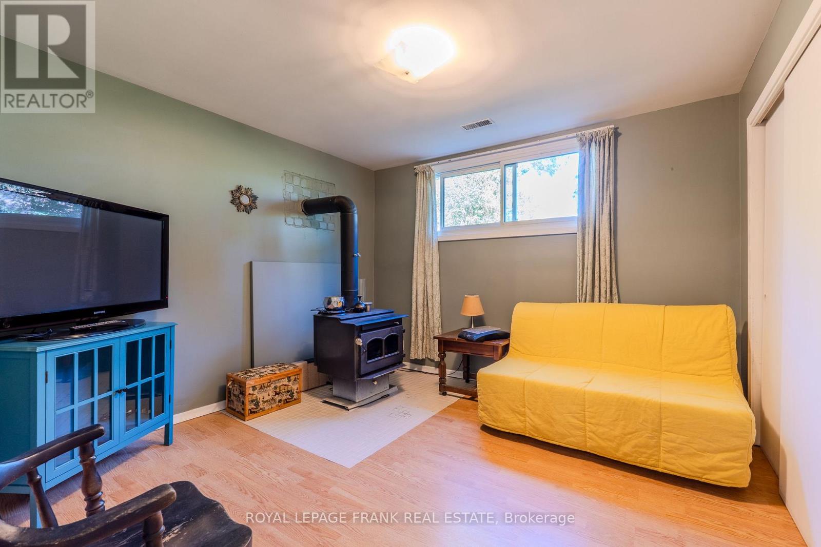 32 Melbourne Street E, Kawartha Lakes (Lindsay), Ontario  K9V 1X7 - Photo 23 - X12442244
