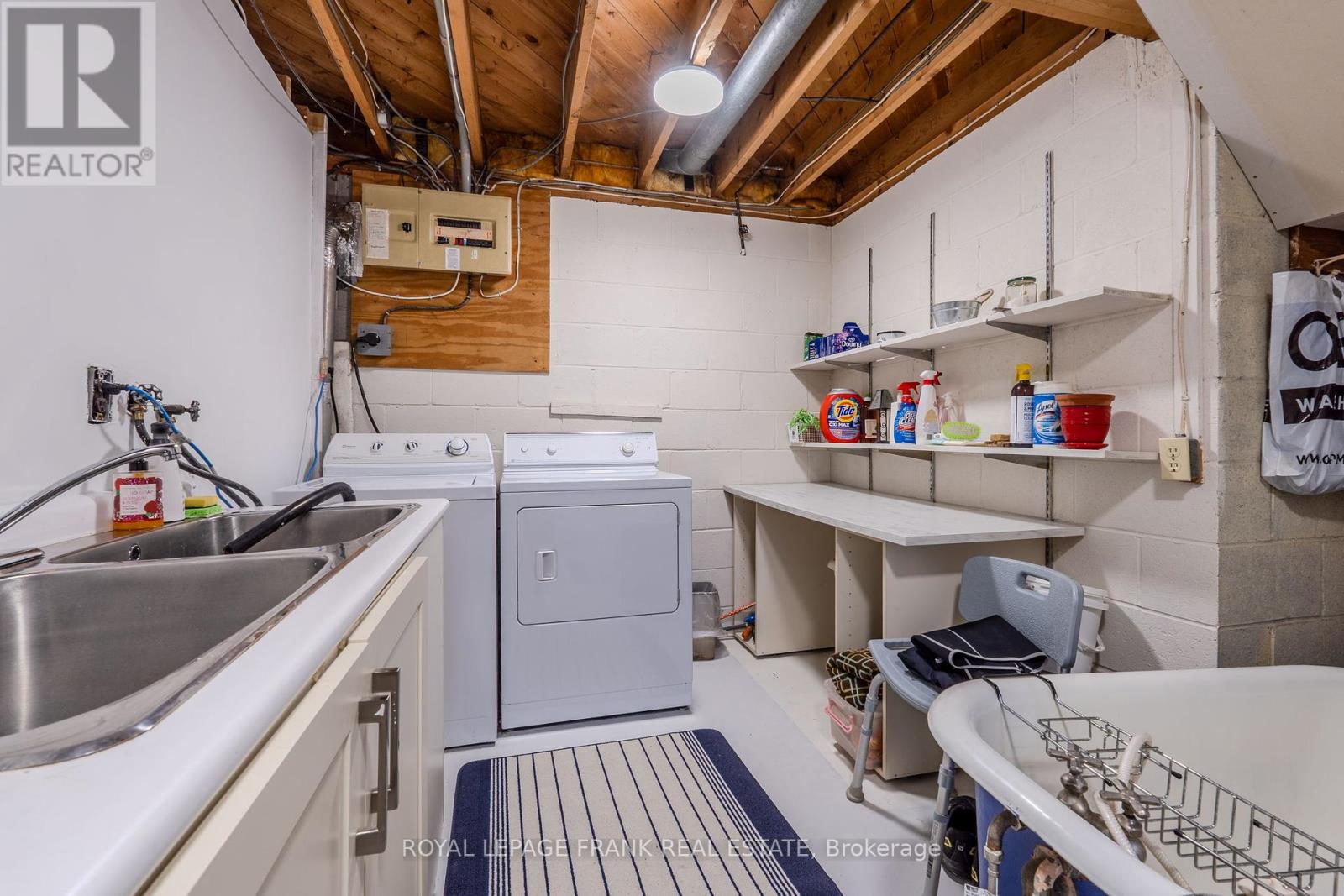 32 Melbourne Street E, Kawartha Lakes (Lindsay), Ontario  K9V 1X7 - Photo 27 - X12442244