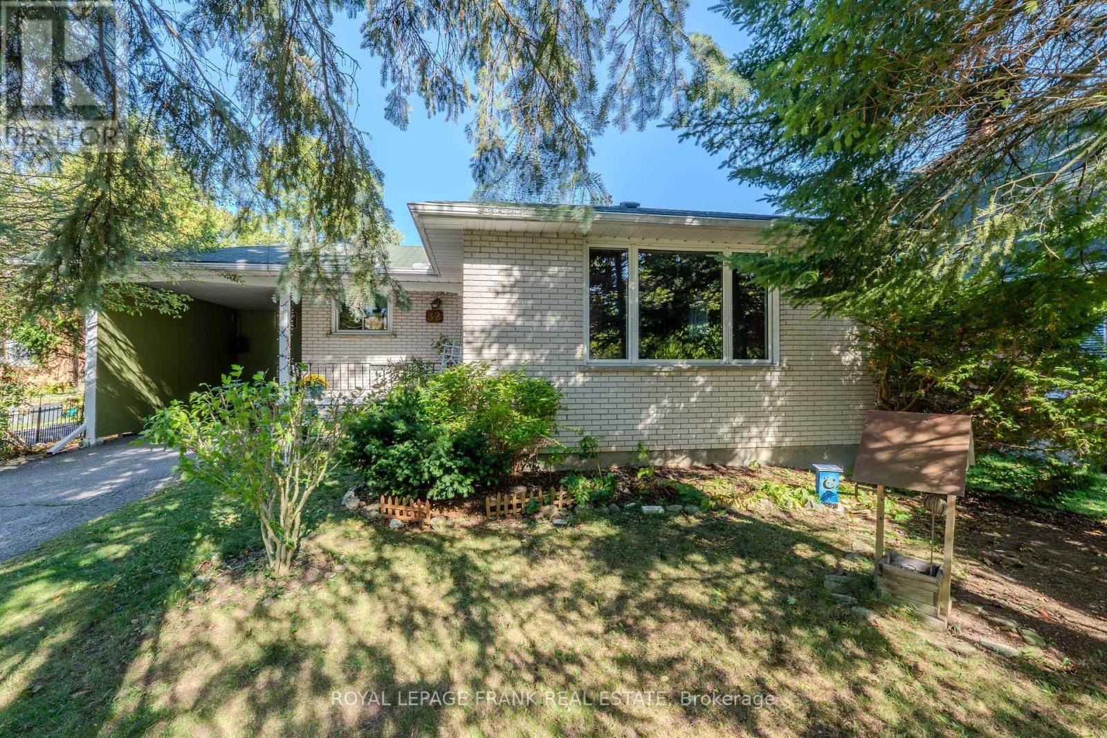 32 Melbourne Street E, Kawartha Lakes (Lindsay), Ontario  K9V 1X7 - Photo 3 - X12442244