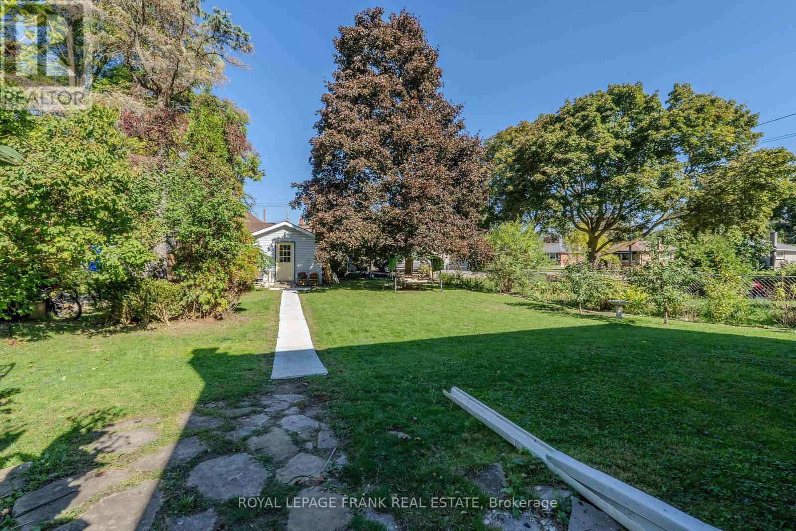 32 Melbourne Street E, Kawartha Lakes (Lindsay), Ontario  K9V 1X7 - Photo 33 - X12442244